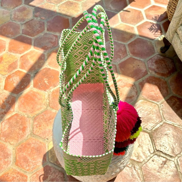 NWOT Statement Pool Tote - Picture 6 of 8